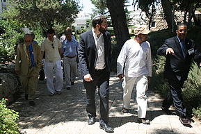 Imam Kobilica i bakgrunnen og rabbiner Melchior i forgrunnen på det Hebraiske Universitet